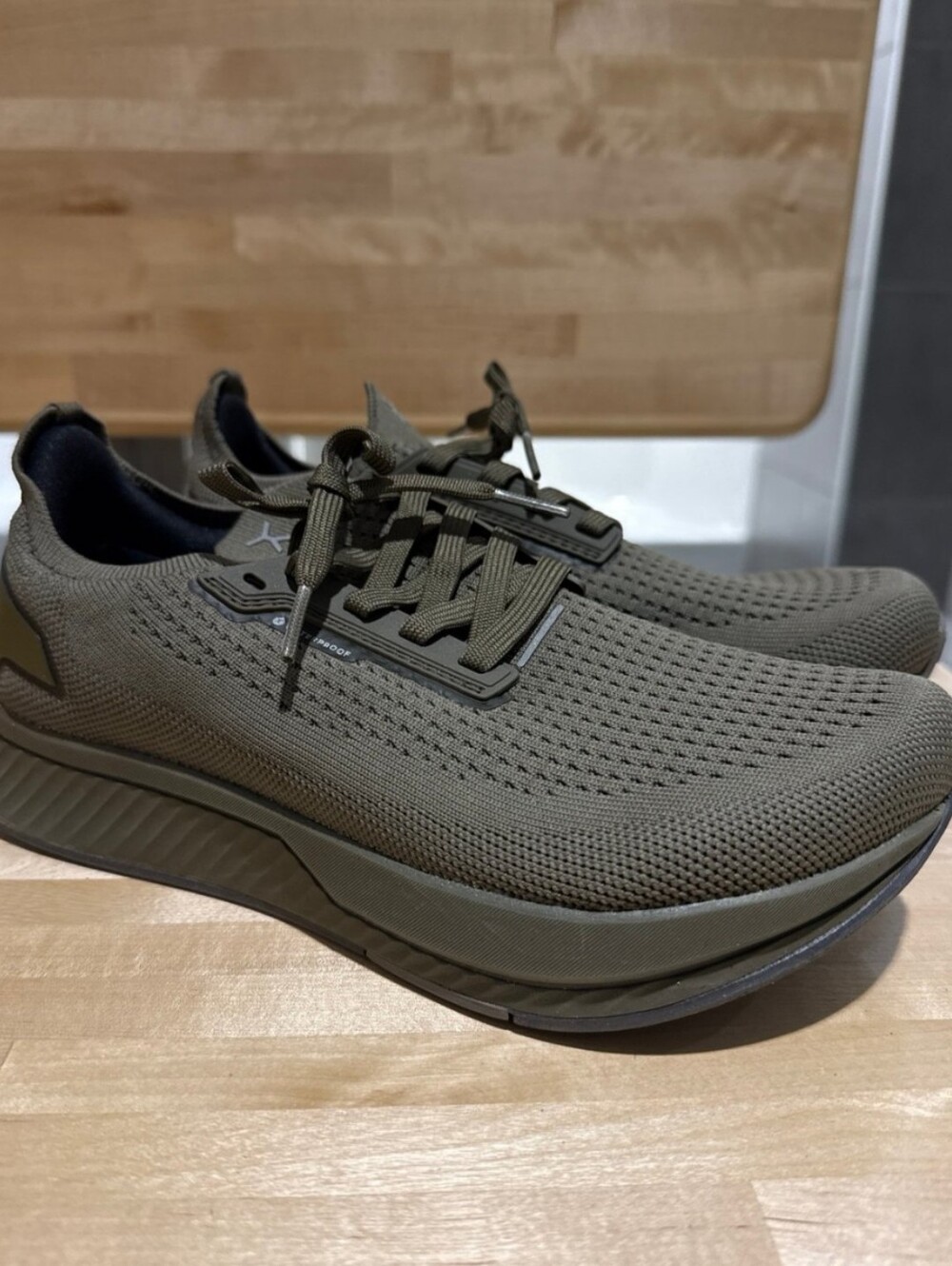 Flux Adapt Runner running Training Shoes Women's Size 7 NWOB Olive Green Army 41